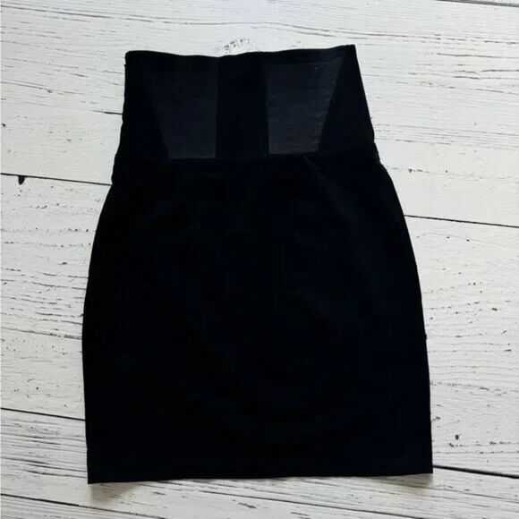 Elizabeth & James - Black high waisted skirt - Picture 3 of 6